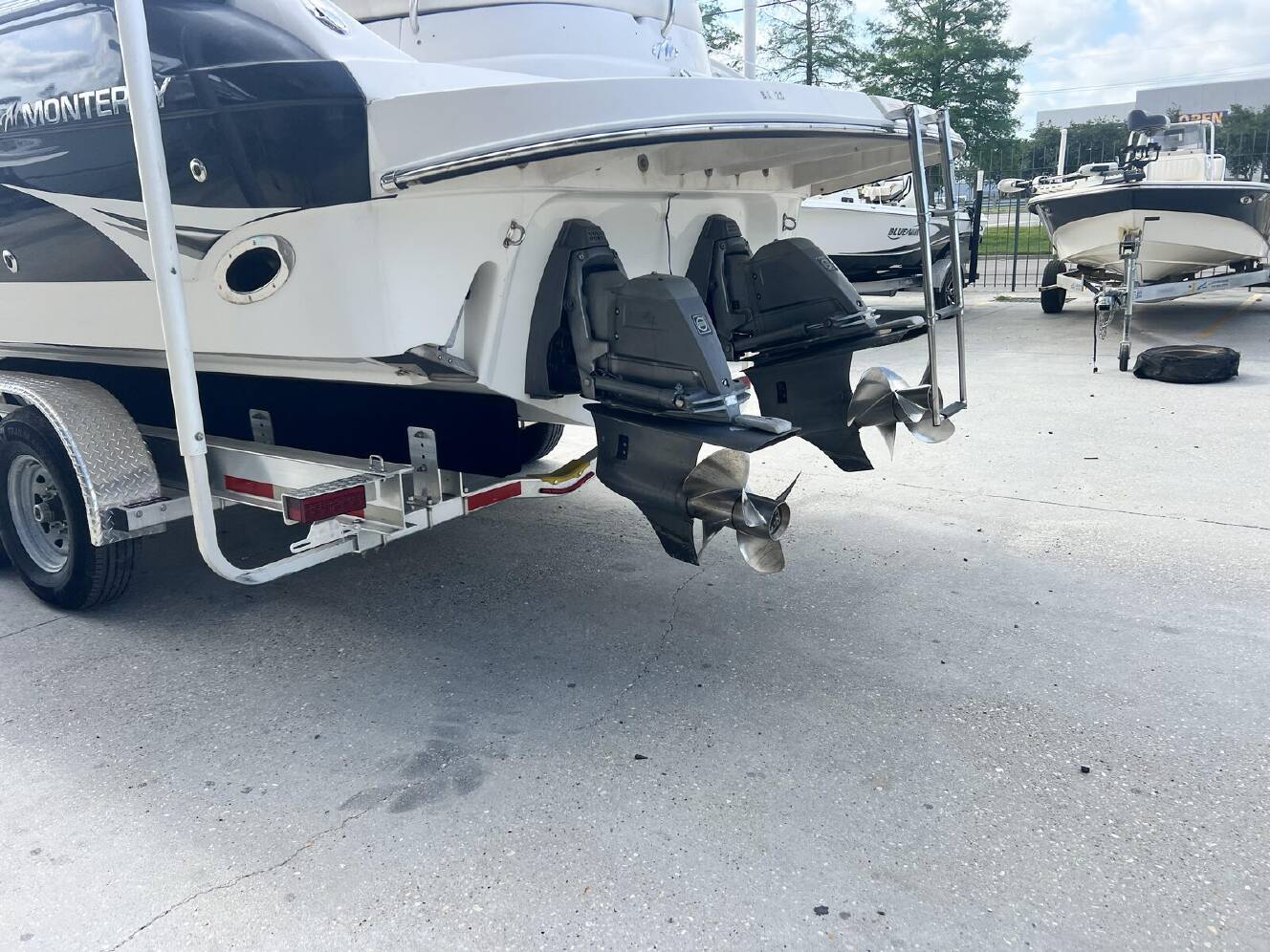 A photo of this 2007 Monterey 318Ssx