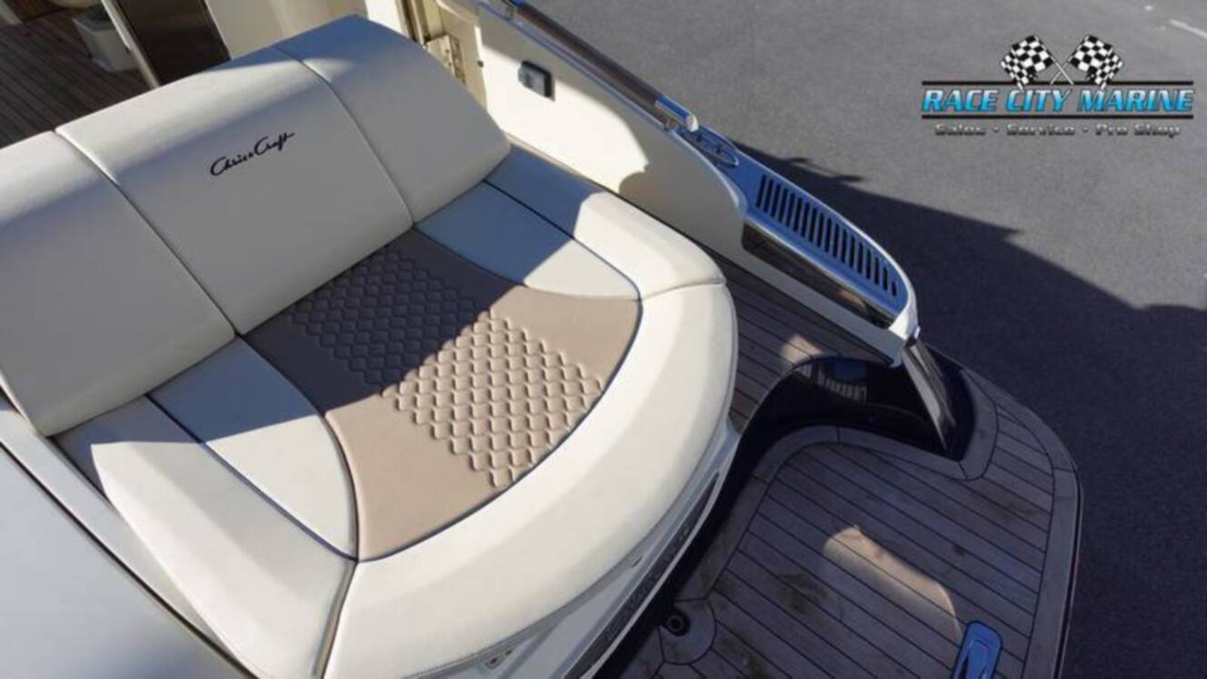 A photo of this 2025 Chris Craft 28GT