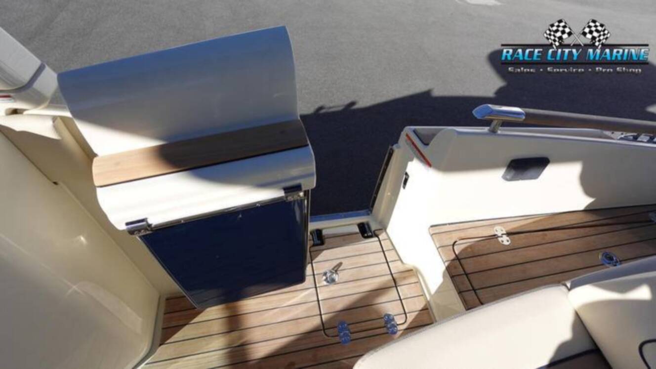 A photo of this 2025 Chris Craft 28GT