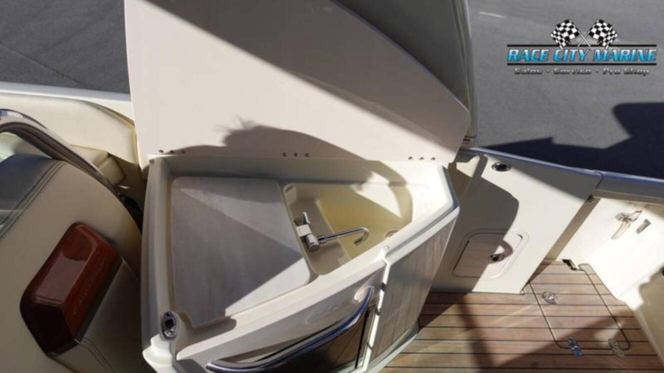 A photo of this 2025 Chris Craft 28GT
