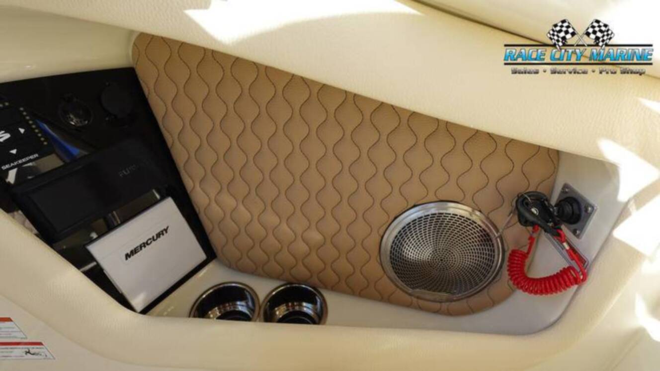 A photo of this 2025 Chris Craft 28GT