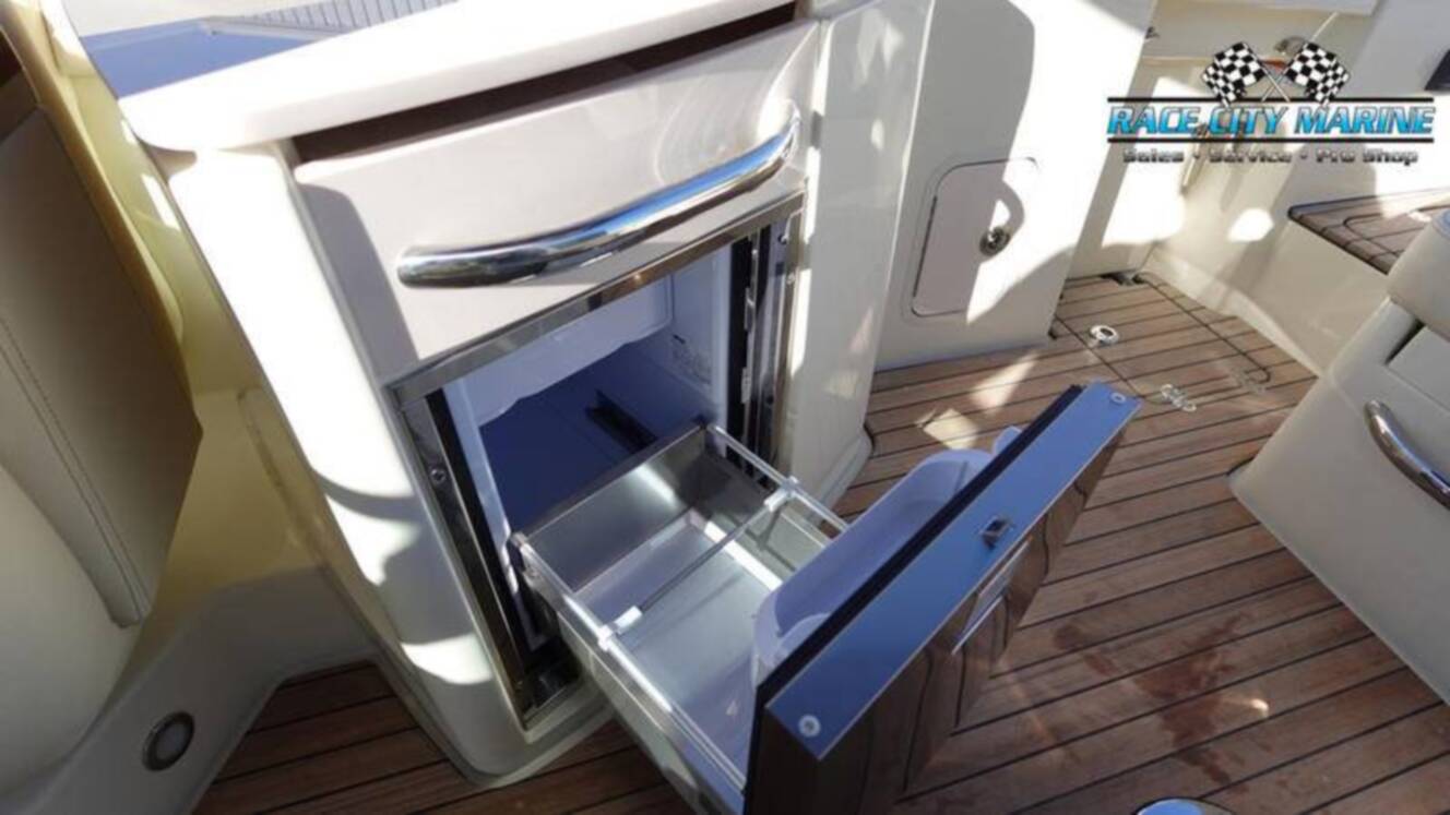 A photo of this 2025 Chris Craft 28GT