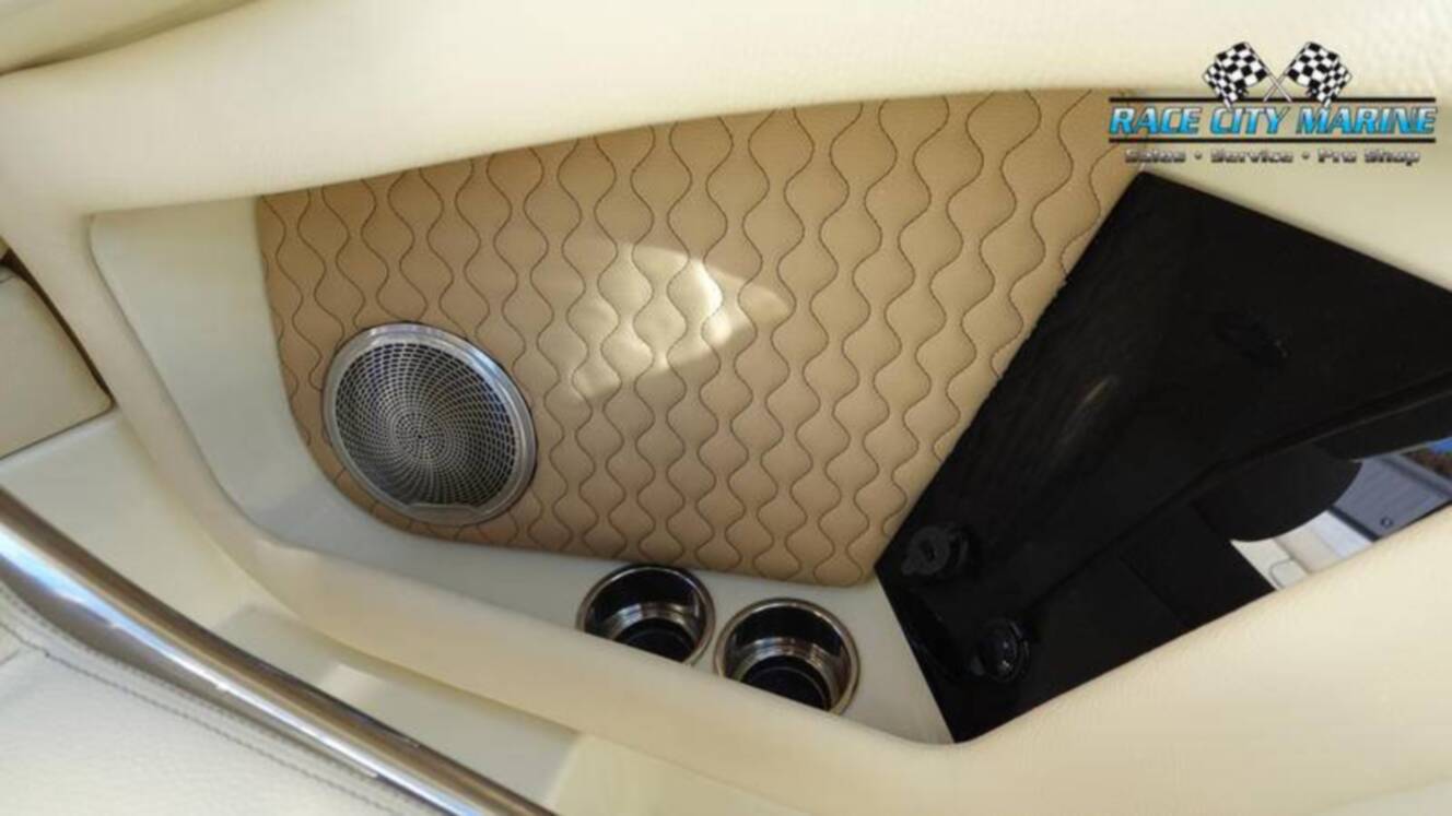 A photo of this 2025 Chris Craft 28GT