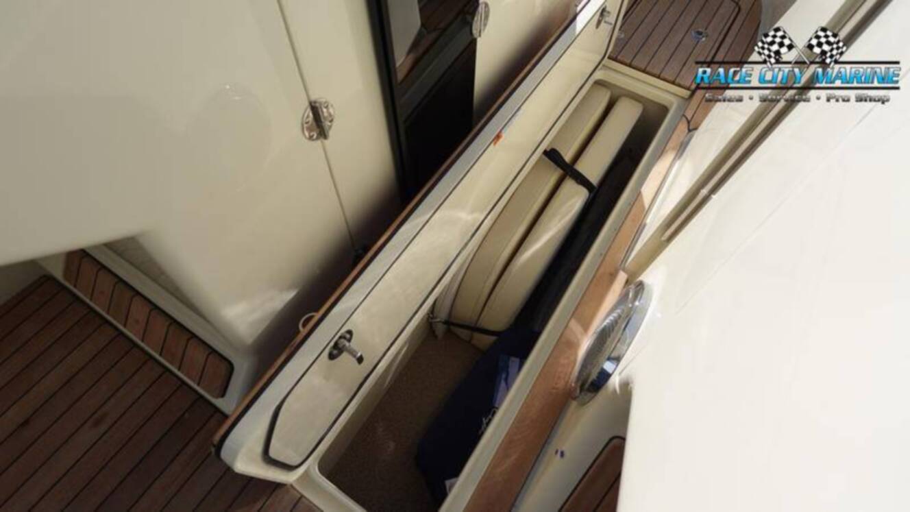 A photo of this 2025 Chris Craft 28GT