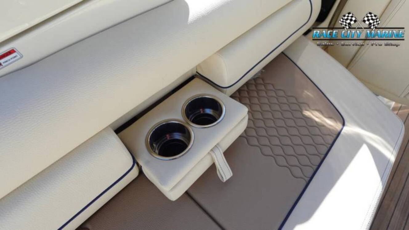 A photo of this 2025 Chris Craft 28GT