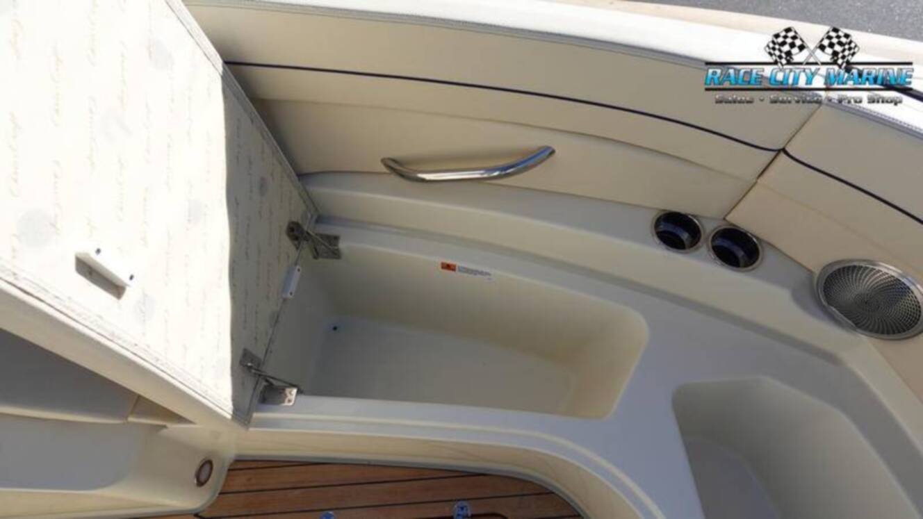 A photo of this 2025 Chris Craft 28GT