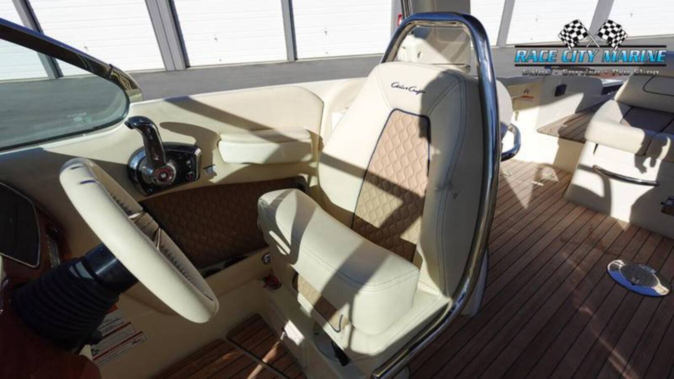 A photo of this 2025 Chris Craft 28GT