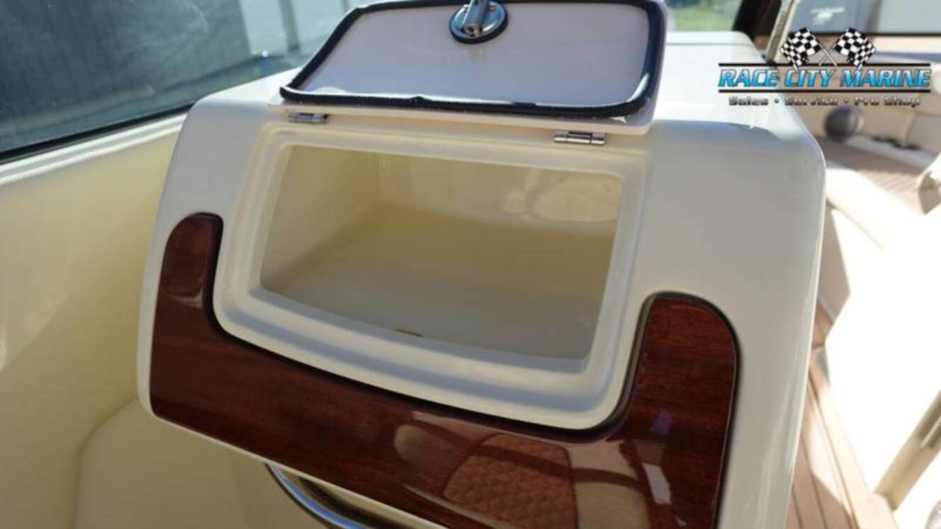 A photo of this 2025 Chris Craft 28GT