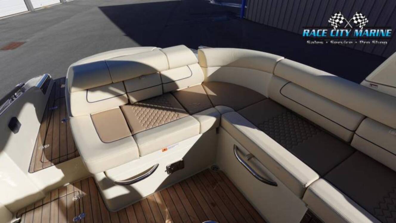 A photo of this 2025 Chris Craft 28GT