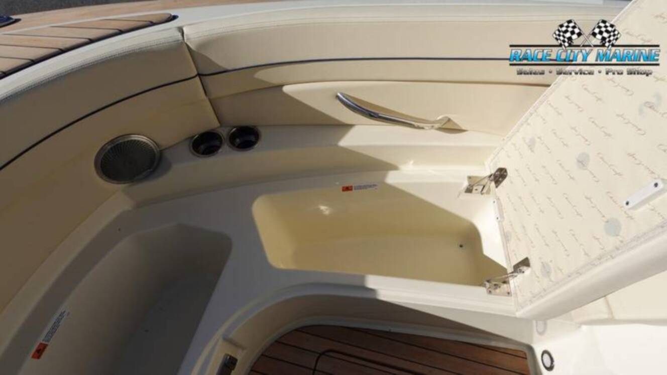 A photo of this 2025 Chris Craft 28GT