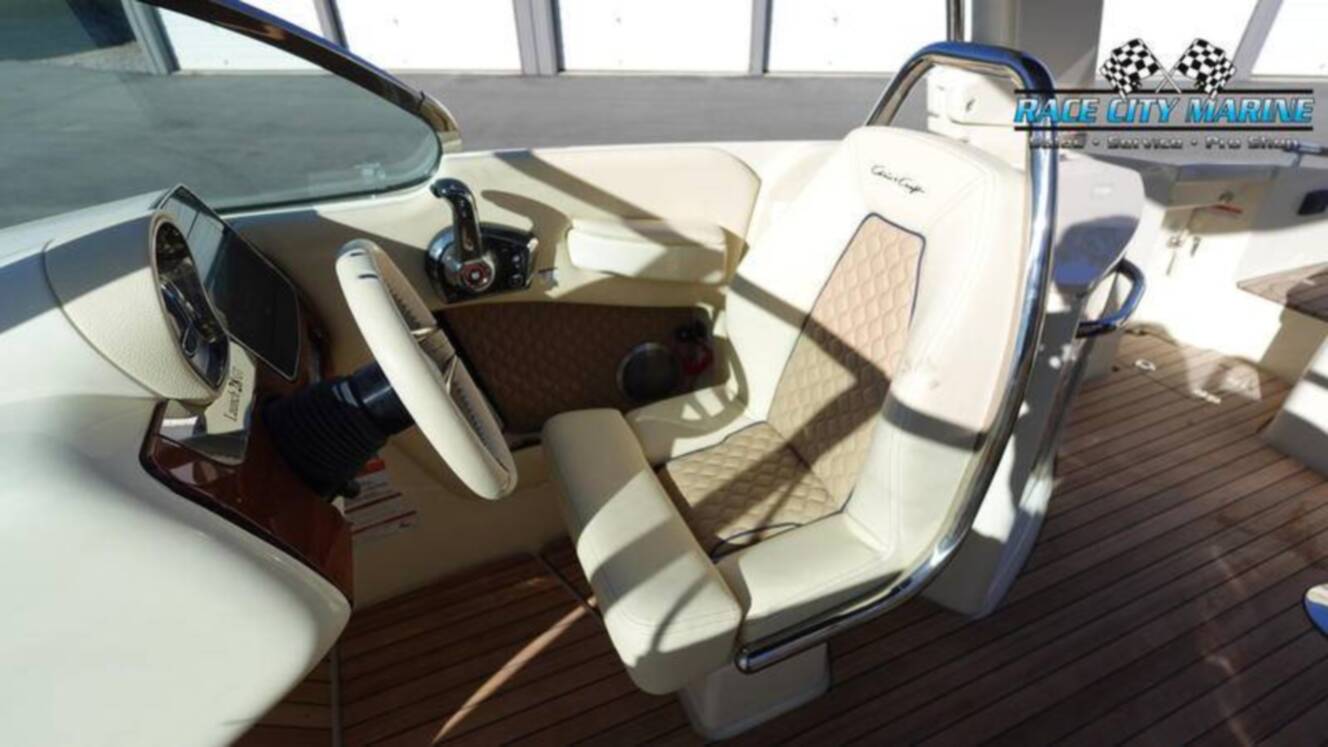 A photo of this 2025 Chris Craft 28GT
