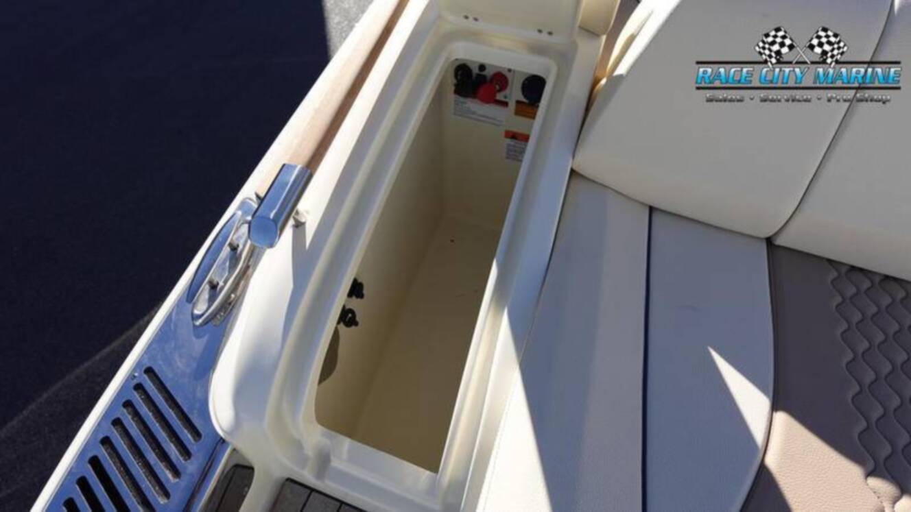 A photo of this 2025 Chris Craft 28GT