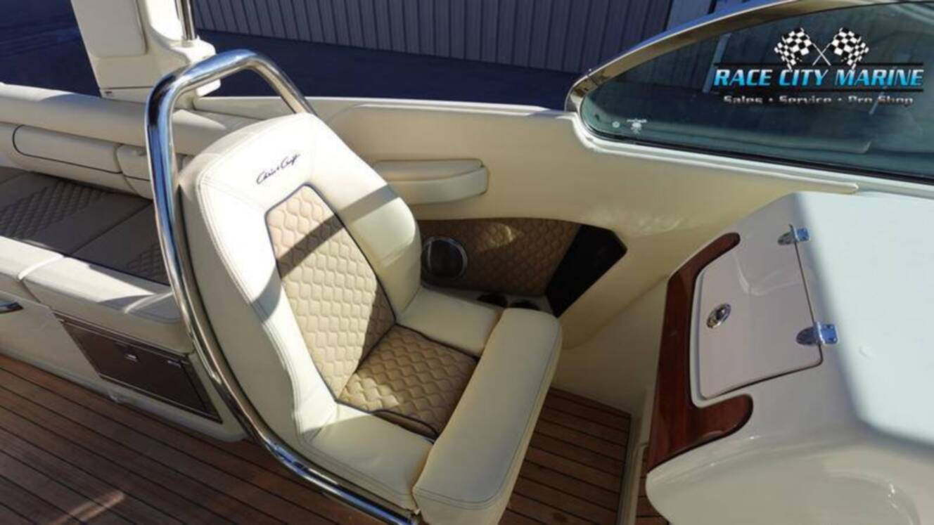 A photo of this 2025 Chris Craft 28GT