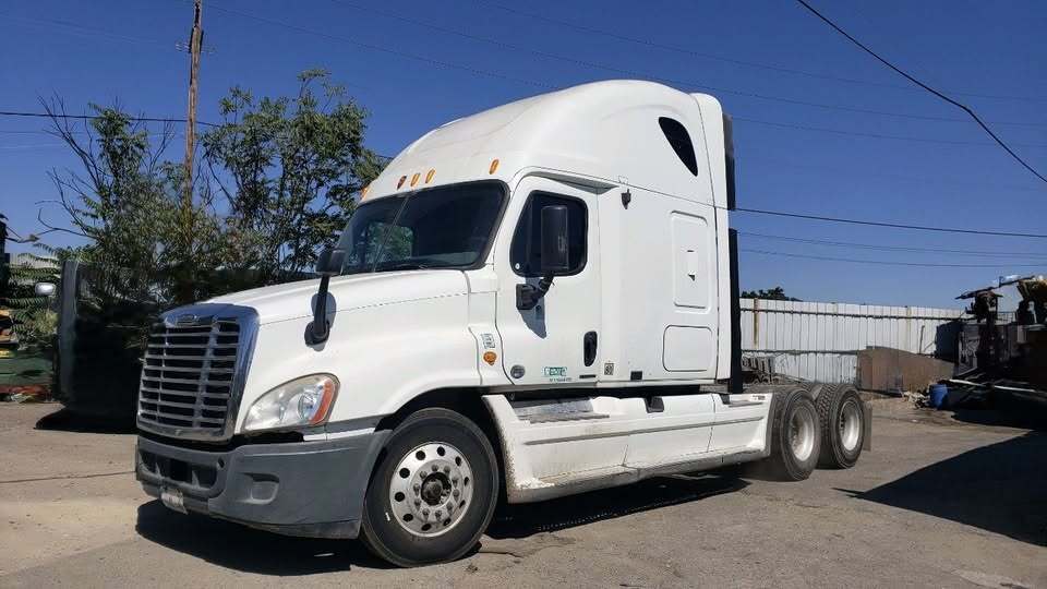 2010 FREIGHTLINER CA125SLP in Long Beach, CA