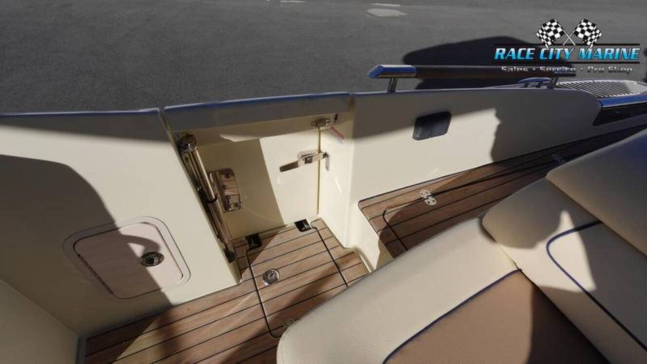A photo of this 2025 Chris Craft 28GT