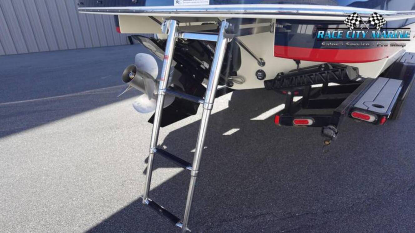 A photo of this 2025 Chris Craft 28GT