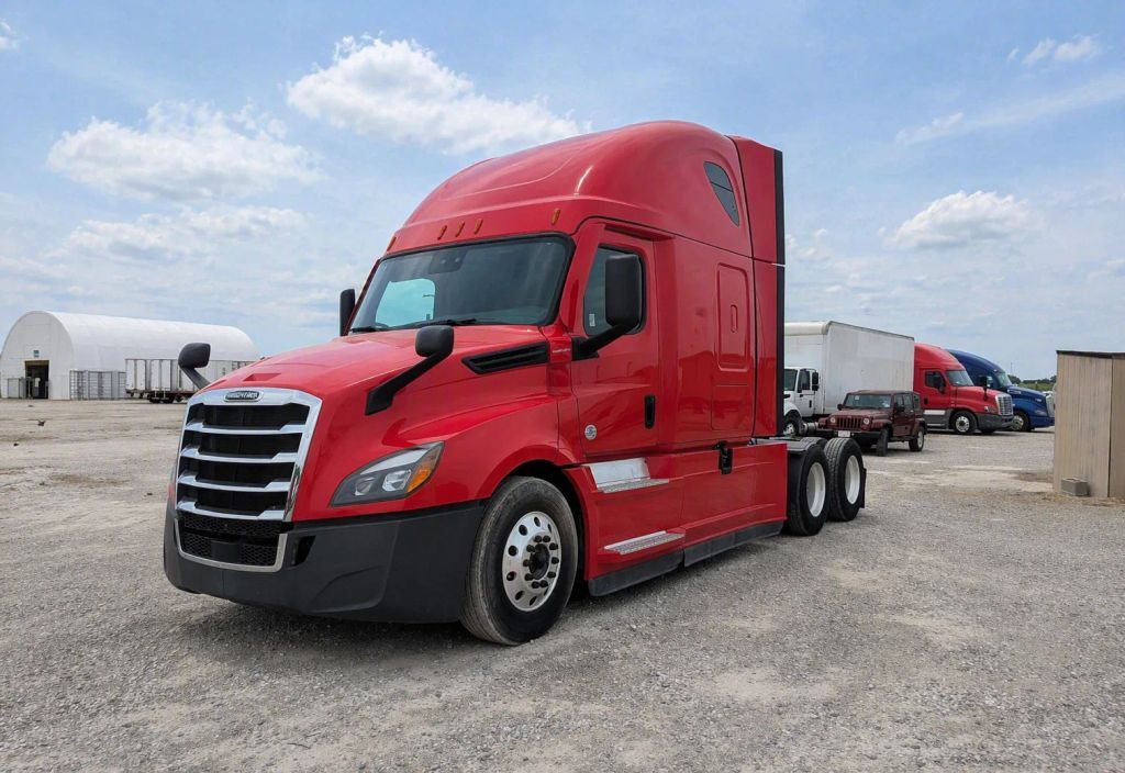 2022 FREIGHTLINER CASCADIA 126 in Dupo, IL