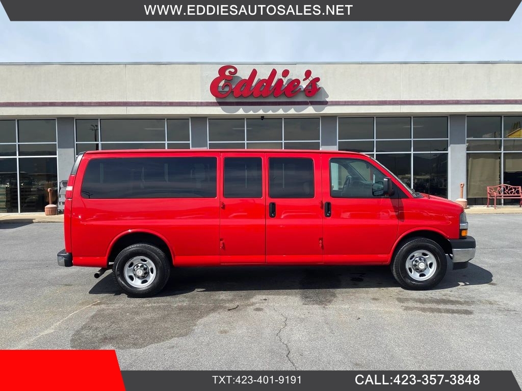 2017 CHEVROLET Express 3500 15 Passenger Van in Church Hill, TN