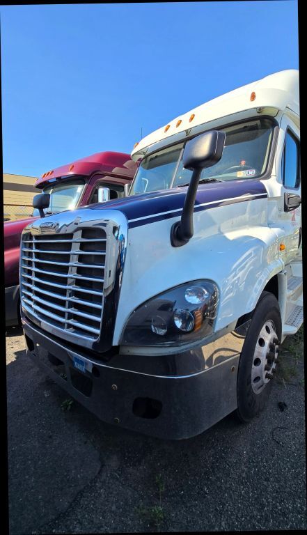 2016 FREIGHTLINER CASCADIA 125 in Linden, NJ