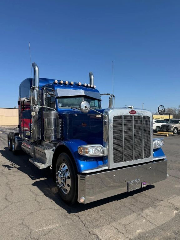 2023 Peterbilt 389 in Linden, NJ