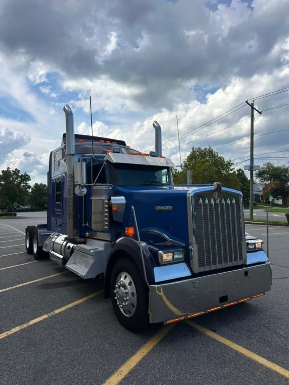 2020 KENWORTH W900 in Linden, NJ