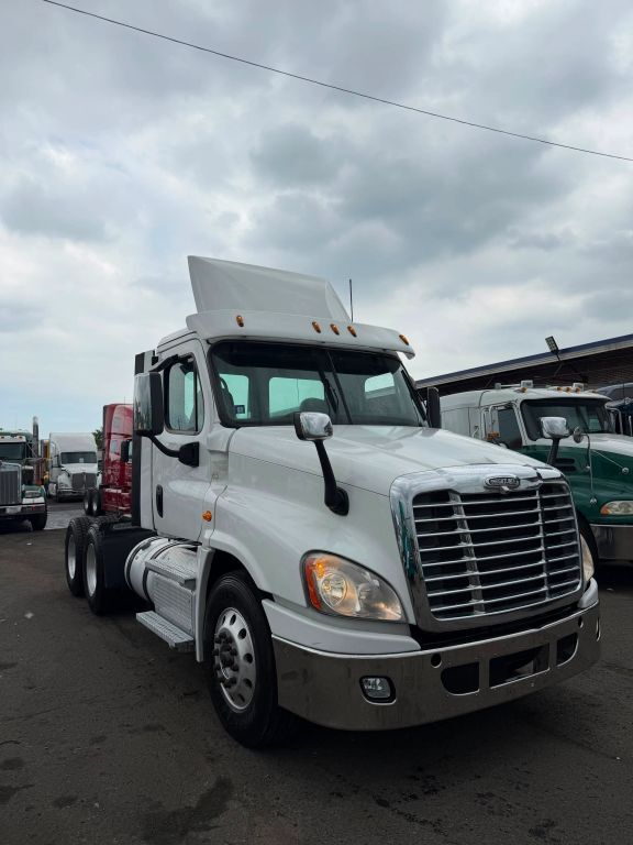 2020 Freightliner Cascadia in Linden, NJ