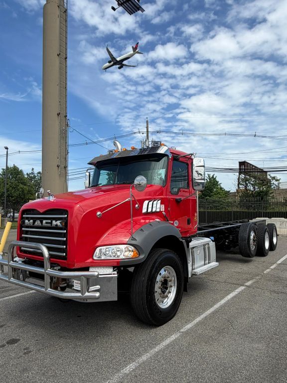 2017 Mack GU813 in Linden, NJ