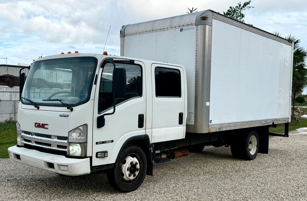 2008 ISUZU / GMC NPR in Fort Myers, FL