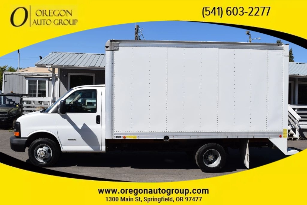 2015 CHEVROLET Express 4500 14' Box Van in Springfield, OR