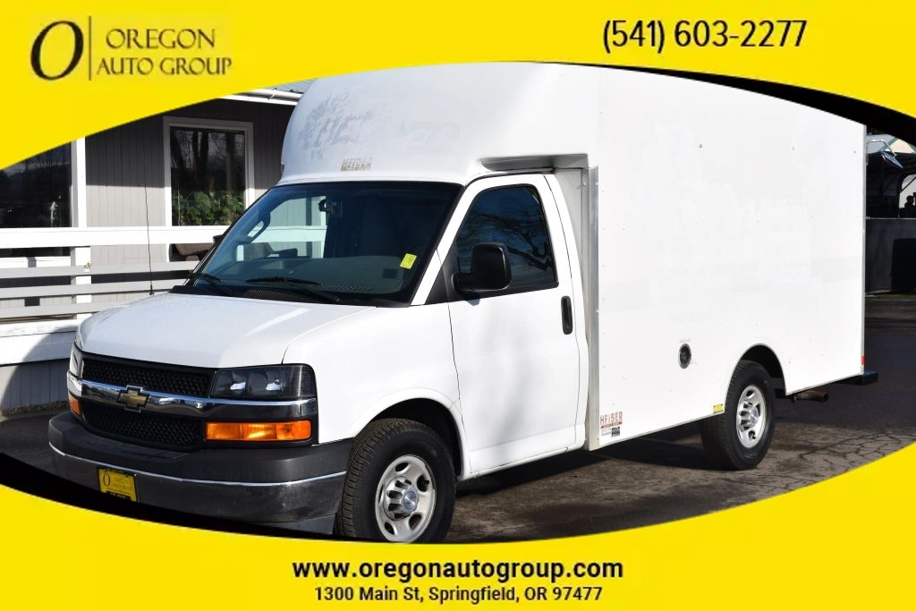 2017 CHEVROLET Express 3500 12' Box Van in Springfield, OR