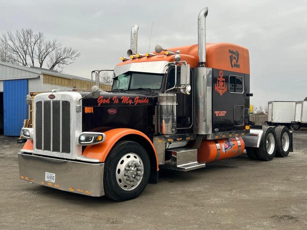 2008 PETERBILT 389 in Fredericksburg, VA