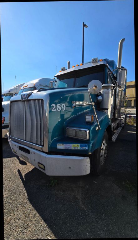 2004 Western Star 4900 in Linden, NJ