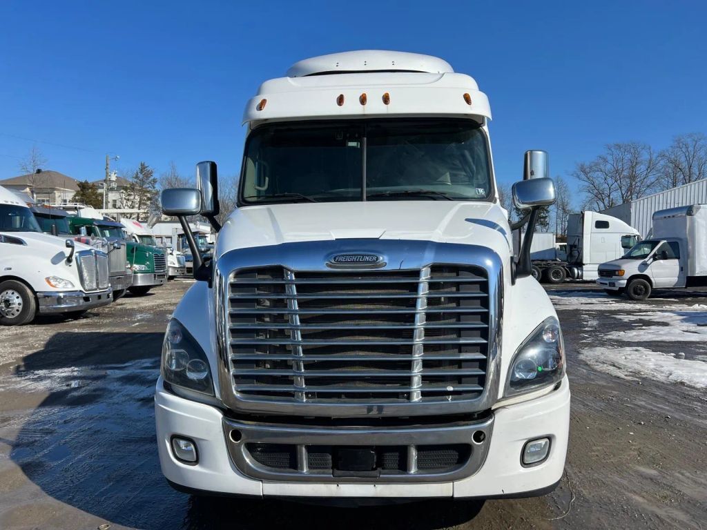 2016 FREIGHTLINER CASCADIA 125 in Fredericksburg, VA