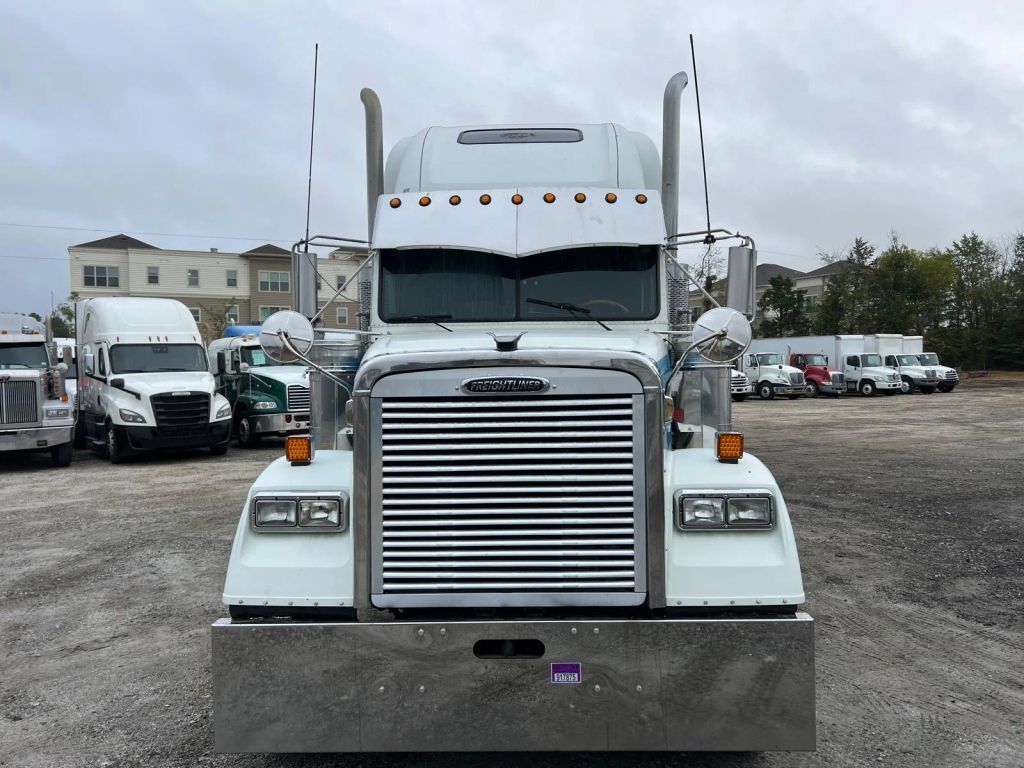 2000 FREIGHTLINER COLUMBIA in Fredericksburg, VA