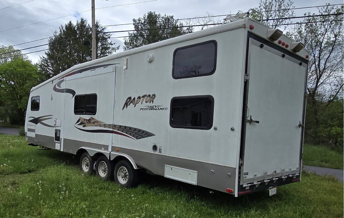 A photo of this 2007 Keystone RAPTOR 3110TT