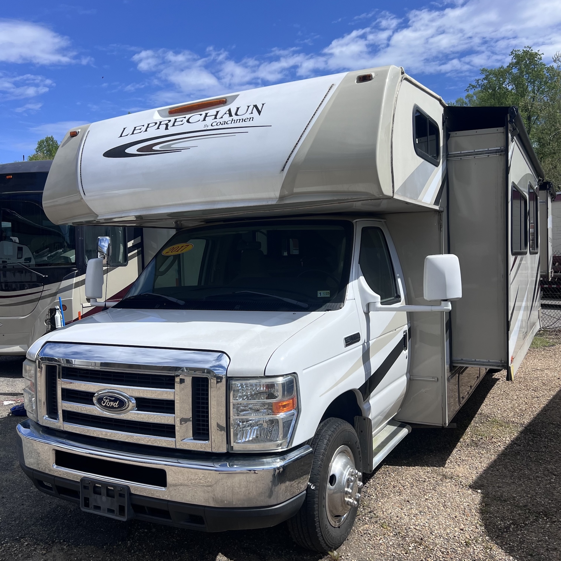2017 Coachmen LEPRECHAUN 319MB in montross VA