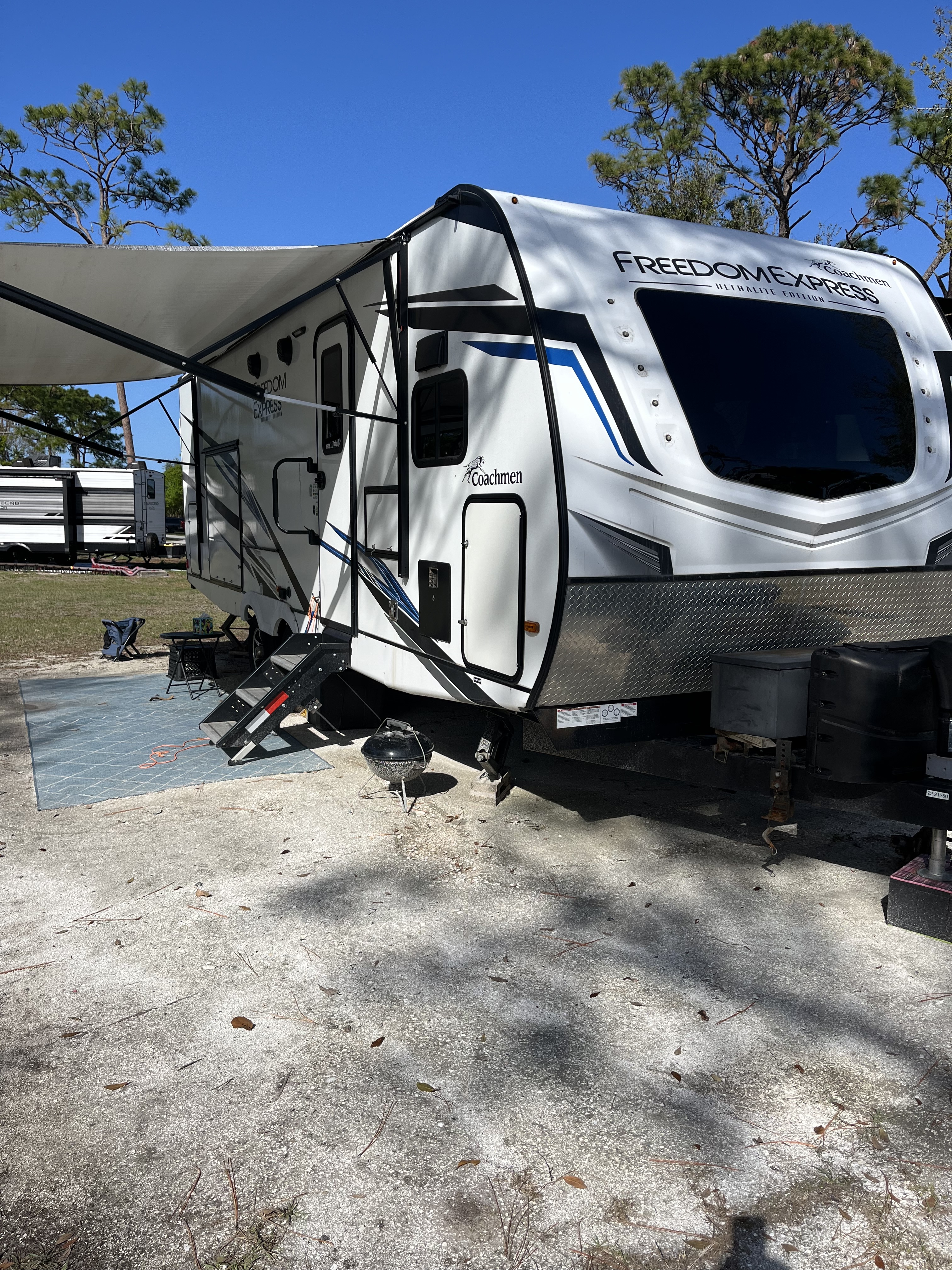 2022 Coachmen FREEDOM EXPRESS 259FKDS RV