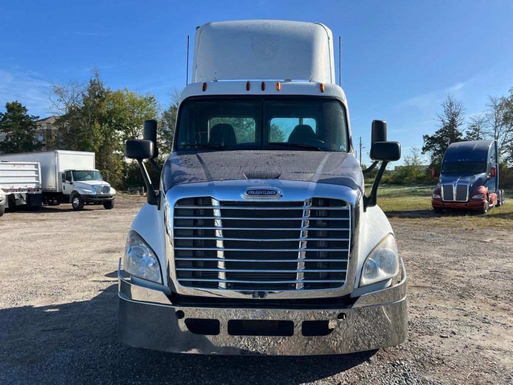 2012 FREIGHTLINER CASCADIA 125 in Fredericksburg, VA