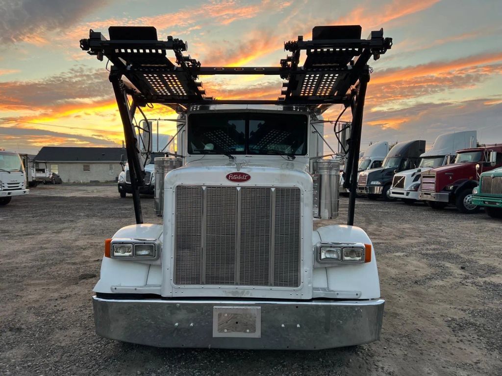 2005 PETERBILT 379 in Fredericksburg, VA