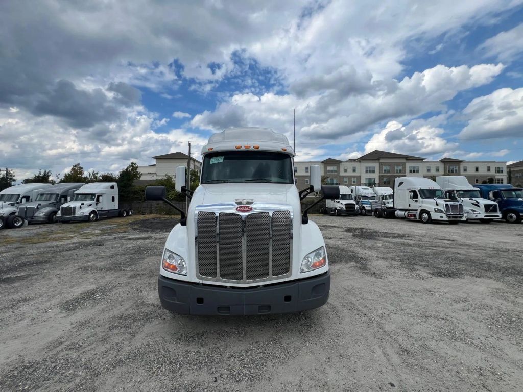 2020 PETERBILT 579 in Fredericksburg, VA