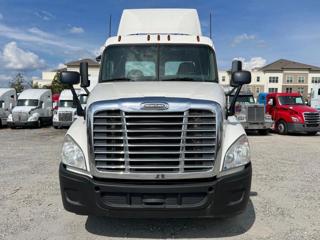 2016 FREIGHTLINER CASCADIA 125 in Fredericksburg, VA