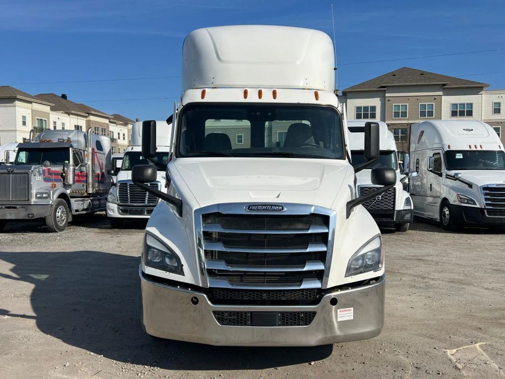 2020 FREIGHTLINER CASCADIA 126 in Fredericksburg, VA