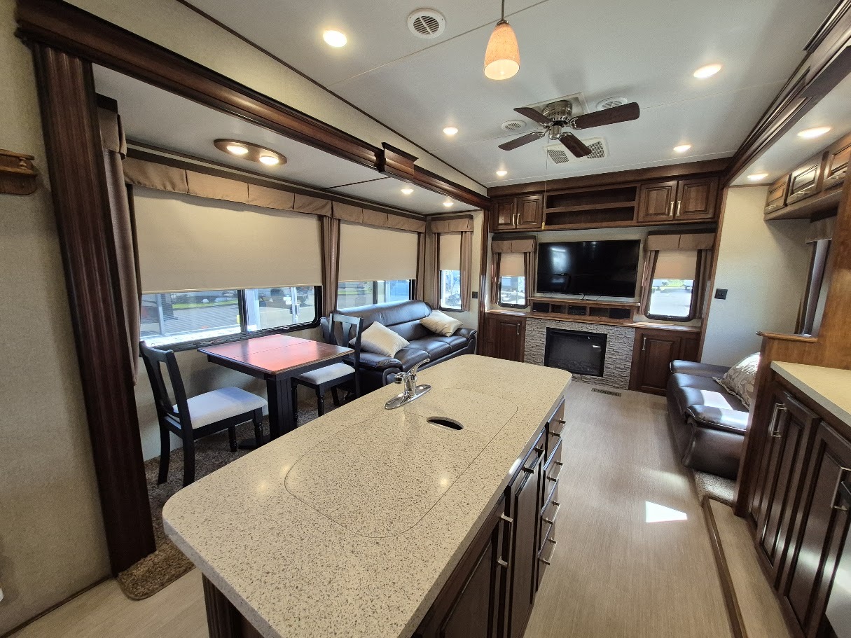 2018 Keystone AVALANCHE 300RE in eugene OR