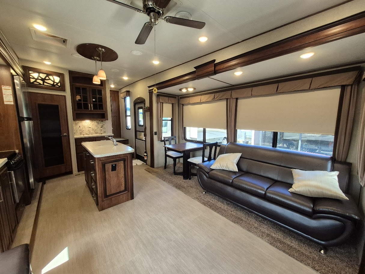 2018 Keystone AVALANCHE 300RE in eugene OR