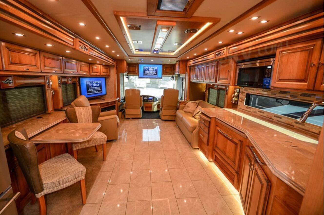 A photo of this 2019 Tiffin Motorhomes PHAETON 40 QBH