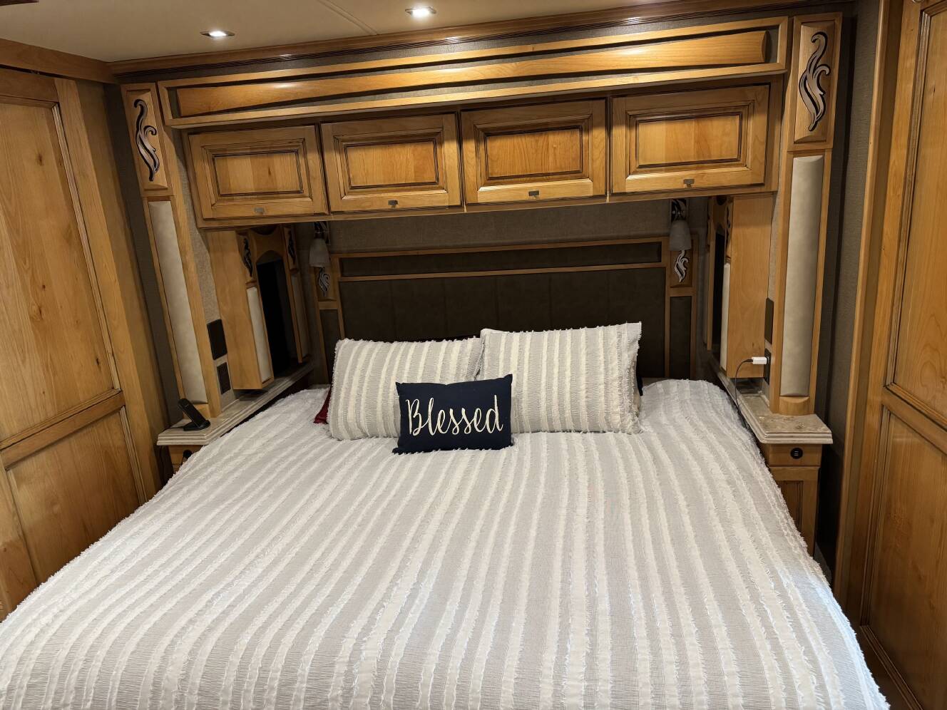 A photo of this 2019 Tiffin Motorhomes PHAETON 40 QBH