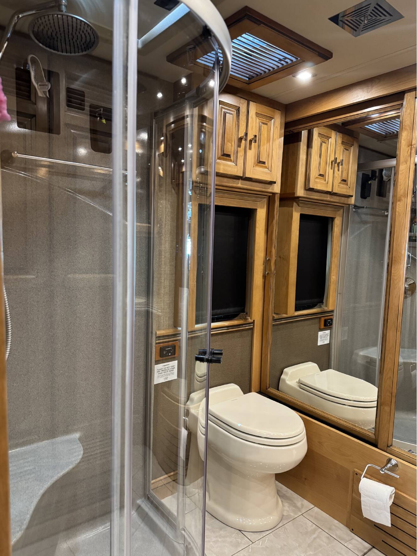 A photo of this 2019 Tiffin Motorhomes PHAETON 40 QBH