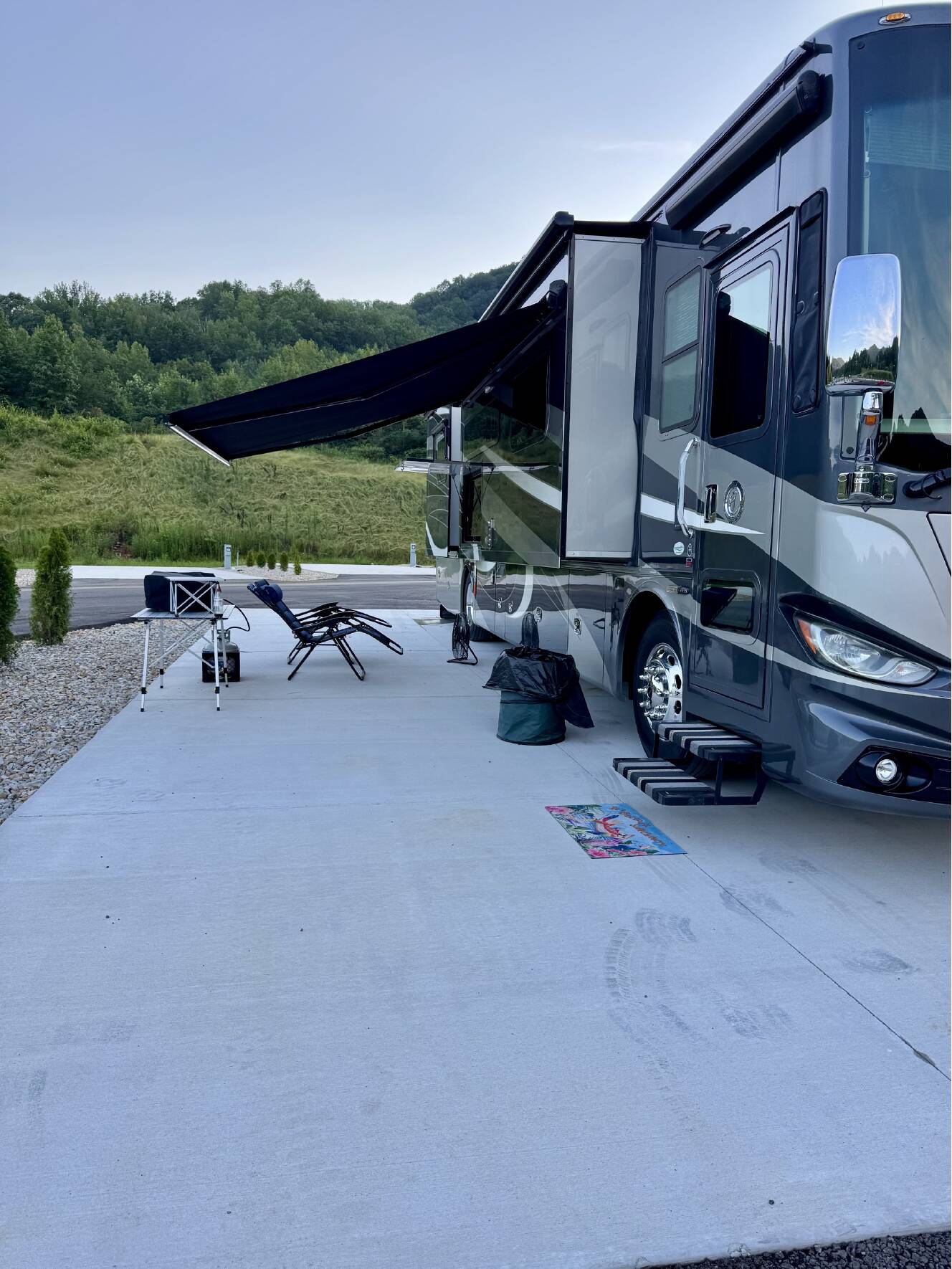A photo of this 2019 Tiffin Motorhomes PHAETON 40 QBH