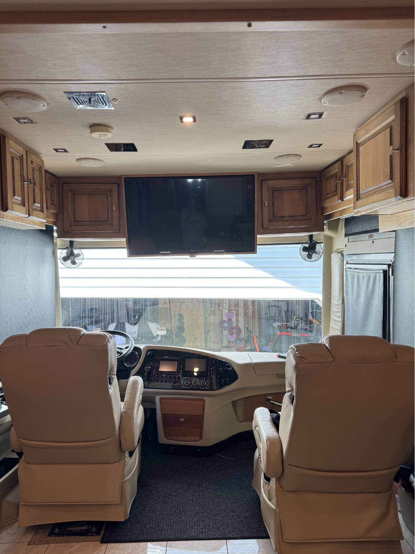 A photo of this 2019 Tiffin Motorhomes PHAETON 40 QBH