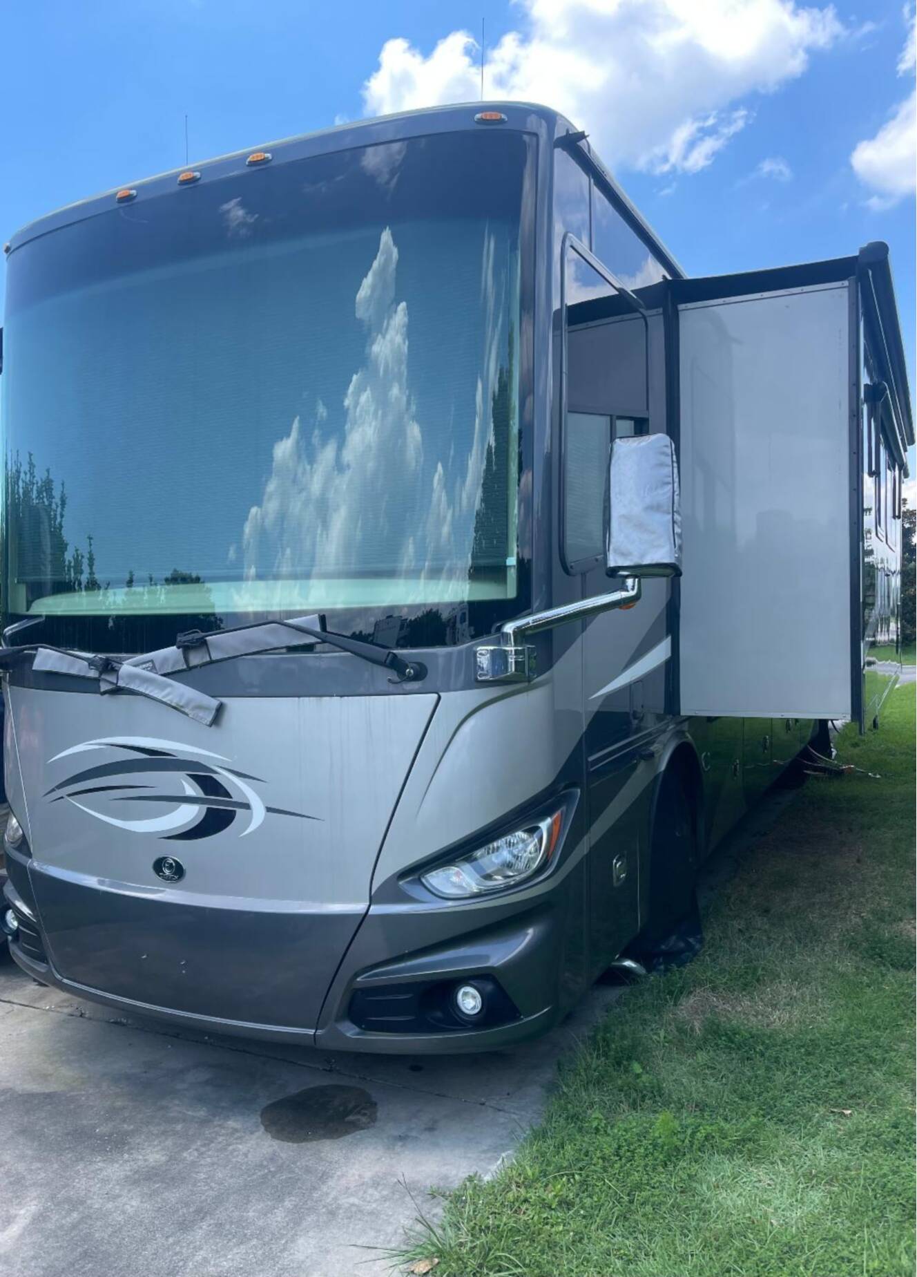A photo of this 2019 Tiffin Motorhomes PHAETON 40 QBH